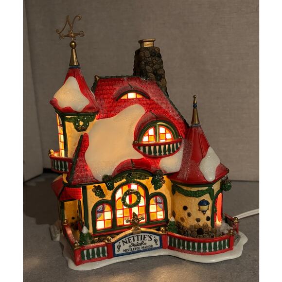 Dept 56 Nettie's Mistletoe Manor 56895 North Pole Series Special Edition - Picture 9 of 13
